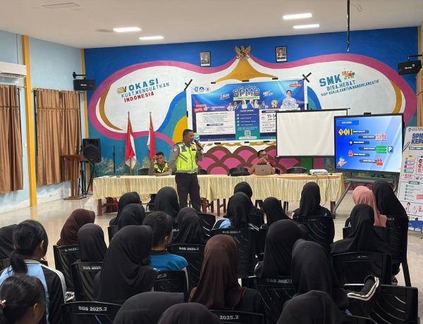 Melalui Police Goes To School, Satlantas Polres Lingga Ajak Pelajar Jadi Pelopor Keselamatan