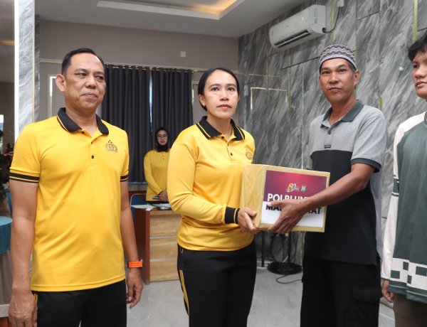 Polres Karimun Nobar Piala Dunia Dan Bagikan Bantuan Sosial Dalam Rangka Menyambut HUT Bhayangkara Ke-80