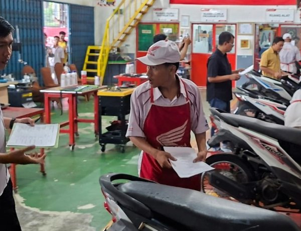 74 Siswa TSM SMKN 3 Batam Jalani UKK Berstandar Industri Honda