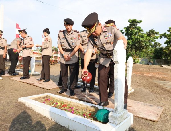 Polresta Barelang Ikuti Kegiatan Upacara dan Tabur Bunga Hari Bhayangkara Ke-80 Tahun 2026 di Taman Makam Pahlawan Pusara Bhakti Bulan Gerbang