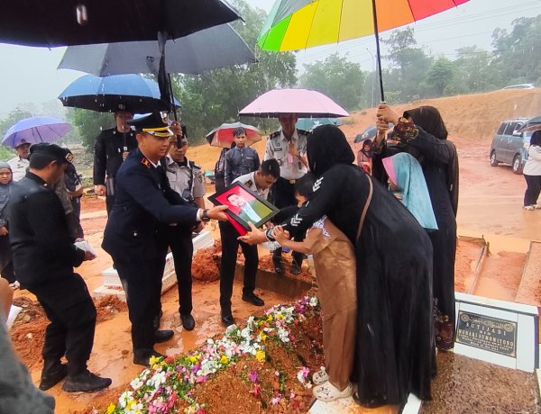 Kalapas Batam Pimpin Pemakaman Petugas Lapas, Penghormatan Terakhir untuk Joko Ariarso