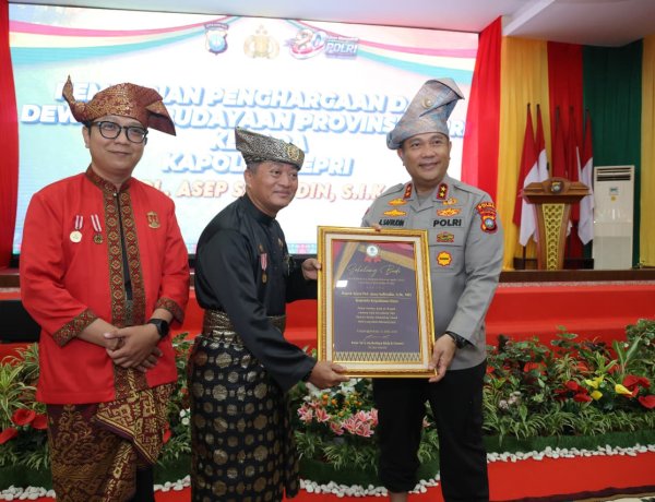 Rekaman Audiovisual Gurindam 12 Antar Kapolda Kepri Raih Penghargaan Sekalung Budi