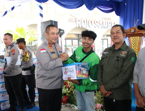 Nonton Bareng Piala Dunia dan Pembagian 500 Paket Sembako Warnai Hari Bhayangkara ke-80 di Bengkong