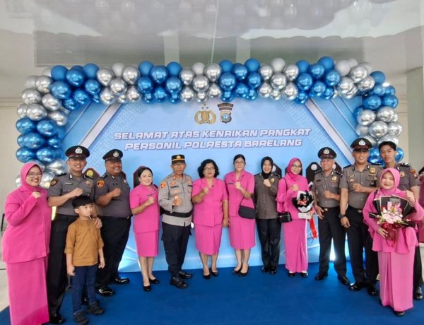 Enam Personel Polsek Bengkong Terima Kenaikan Pangkat, Kapolsek: Jadikan Amanah untuk Tingkatkan Profesionalisme dan Pengabdian