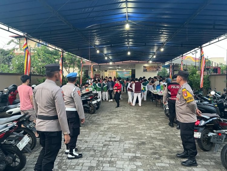 Polsek Dabo Singkep Amankan Perayaan Tri Suci Waisak 2570 BE di Vihara Kumala Maitreya