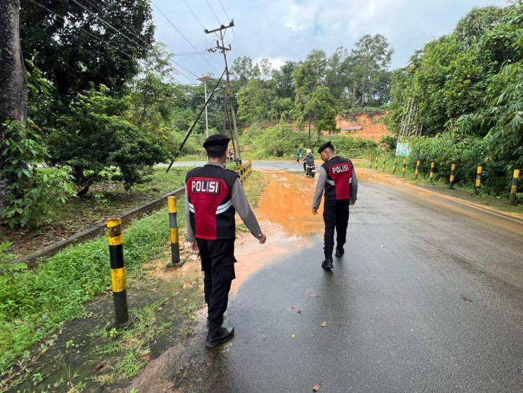 Cegah Dampak Cuaca Ekstrem, Polsek Daik Lingga Intensifkan Patroli Rawan Bencana