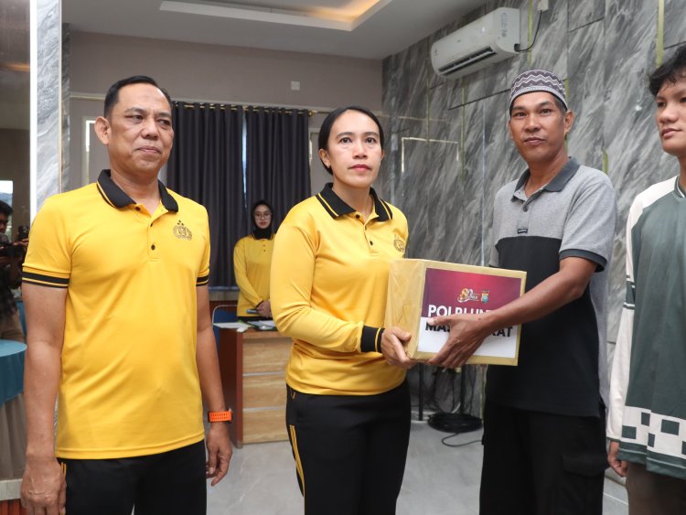 Polres Karimun Nobar Piala Dunia Dan Bagikan Bantuan Sosial Dalam Rangka Menyambut HUT Bhayangkara Ke-80