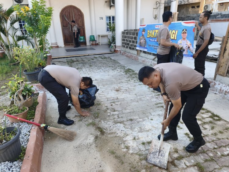 Bakti Religi Hari Bhayangkara Ke-80, Polsek Bengkong Bersihkan Tempat Ibadah dan Pererat Kerukunan Umat Beragama
