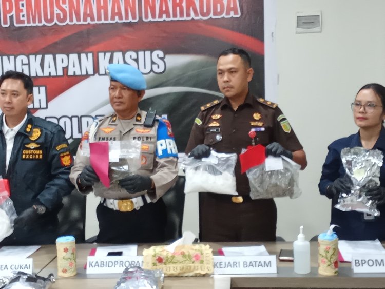 Kejari Batam Hadiri Konferensi Pers Pengungkapan Kasus Narkotika Polda Kepri