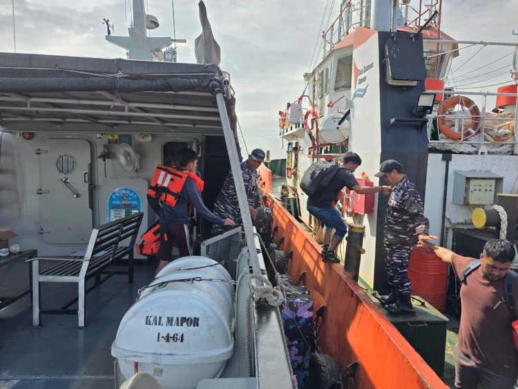 Respons Cepat TNI AL Selamatkan Delapan ABK KM Batam Indah 9 yang Tenggelam di Perairan Batam