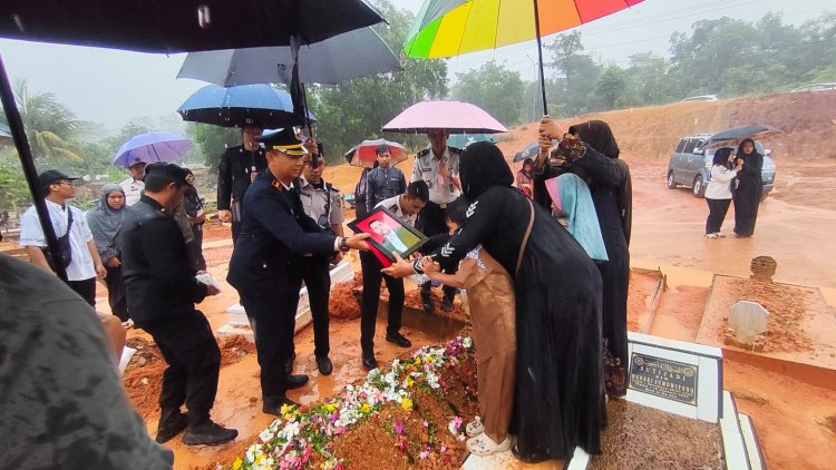 Kalapas Batam Pimpin Pemakaman Petugas Lapas, Penghormatan Terakhir untuk Joko Ariarso