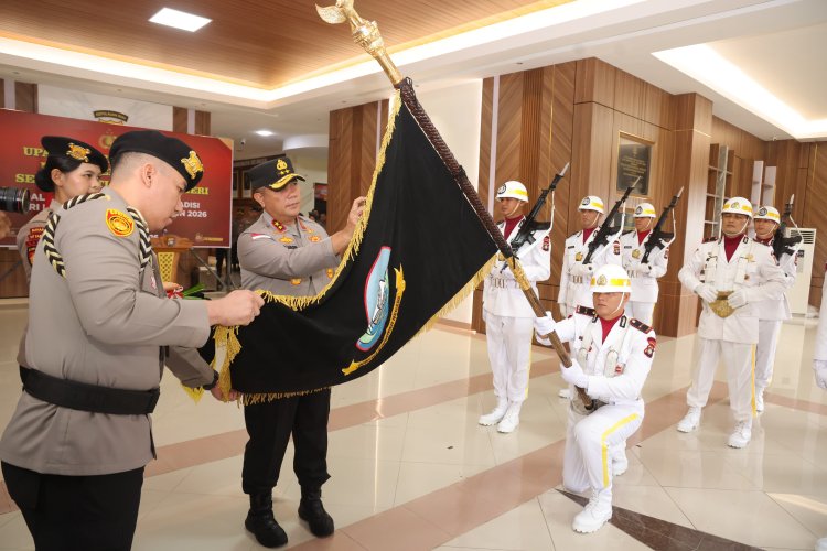 Kapolda Kepri Pimpin Upacara Pensucian Pataka Sambut Hari Bhayangkara ke-80