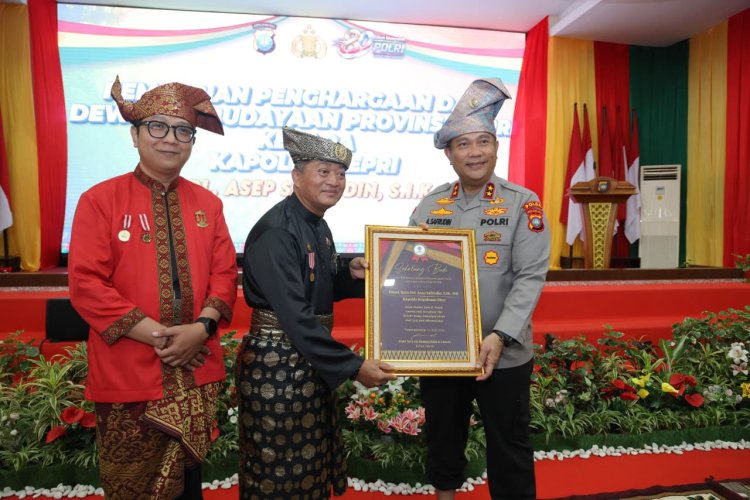 Rekaman Audiovisual Gurindam 12 Antar Kapolda Kepri Raih Penghargaan Sekalung Budi