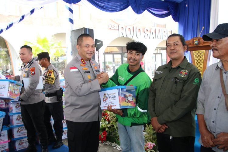 Nonton Bareng Piala Dunia dan Pembagian 500 Paket Sembako Warnai Hari Bhayangkara ke-80 di Bengkong