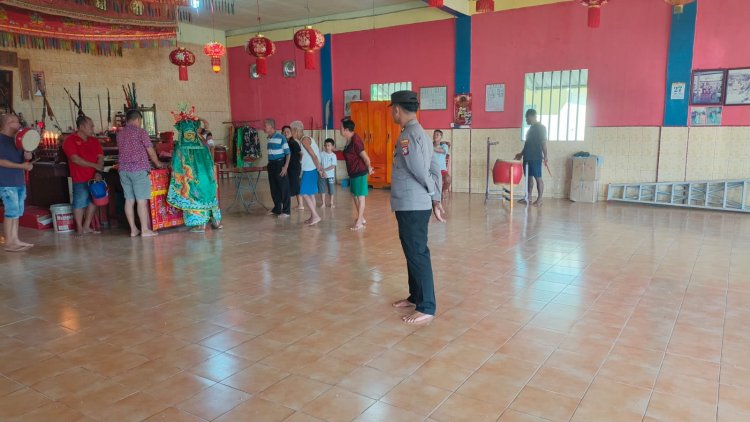 Polri Hadir Jaga Kondusivitas Perayaan Ulang Tahun Akong Loya di Klenteng Cetya Satya Kalama