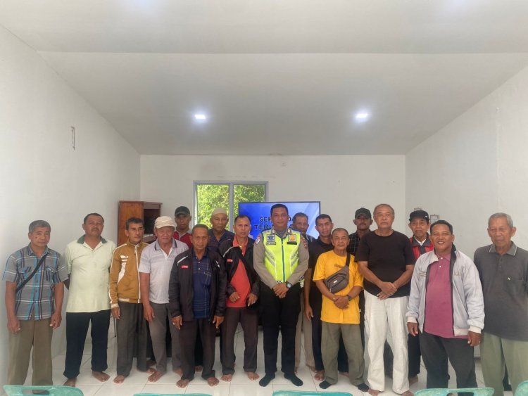 Satlantas Polres Lingga Edukasi Safety Riding kepada Staf Kantor Imigrasi Dabo Singkep