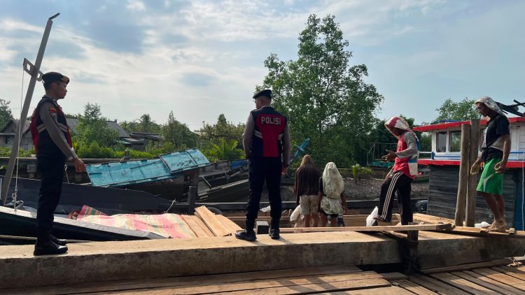 Patroli Daerah Rawan Bencana, Polsek Daik Lingga Tingkatkan Kesiapsiagaan dan Imbau Masyarakat Tetap Waspada