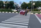 Polwan Polresta Barelang Laksanakan Pengaturan Lalu Lintas di SD Negeri 001 Sungai Panas Demi Keselamatan Siswa