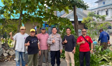 Polsek Sekupang Gotong Royong Bersama Warga, Perkuat Kemitraan dan Wujudkan Lingkungan Bersih