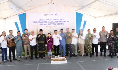 Kapolresta Barelang Hadiri Peletakan Batu Pertama Tugu Bundaran Raja Ali Marhum Pulau Bayan YDM V di Bundaran Hang Nadim Batam