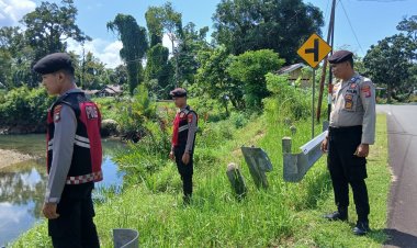Patroli Daerah Rawan Bencana, Polsek Daik Lingga Tingkatkan Kesiapsiagaan dan Imbau Warga Waspada Cuaca Ekstrem