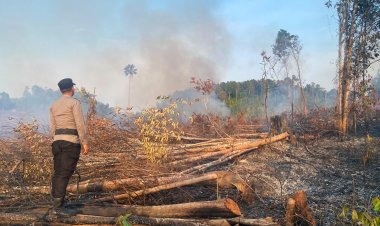Gerak Cepat Personel Polsek Singkep Barat Cegah Terbakar nya Lahan Meluas