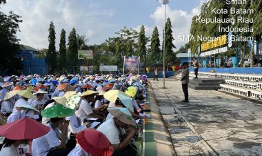 Polsek Sekupang Perkuat Karakter Pelajar melalui Edukasi Kamtibmas pada Kegiatan MPLS SMAN 1 Batam