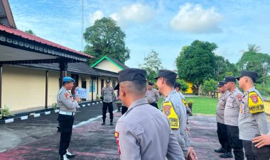 Polsek Dabo Singkep Perkuat Disiplin Personel Melalui Sosialisasi Perkap dan Penggunaan Brevet Dinas