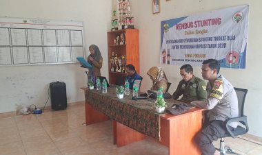 Bhabinkamtibmas Desa Penaah Hadiri Rembug Stunting, Perkuat Sinergi Cegah Stunting Sejak Dini