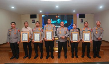 Lima Satker Polda Kepri Raih Predikat Pelayanan Prima, Kapolda Serahkan Penghargaan Kapolri