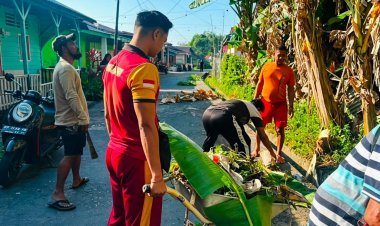 Hadir di Tengah Masyarakat, Polsek Senayang Perkuat Kepedulian Melalui Gotong Royong
