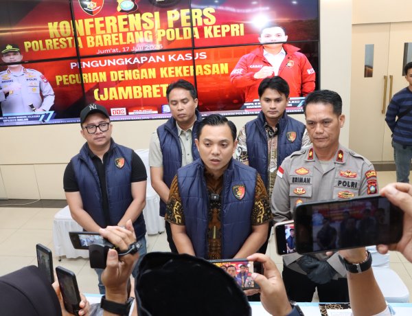 Satreskrim Polresta Barelang Ungkap Kasus Pencurian Dengan Kekerasan Jambret di Wilayah Kota Batam, Tiga Tersangka Diamankan