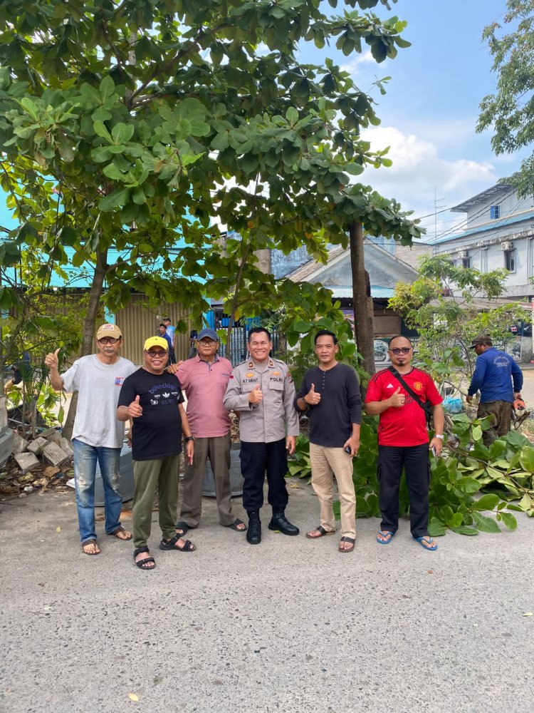 Polsek Sekupang Gotong Royong Bersama Warga, Perkuat Kemitraan dan Wujudkan Lingkungan Bersih