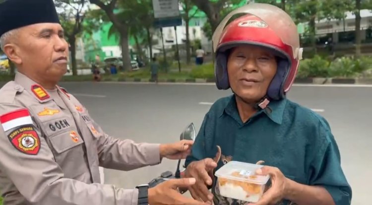 Polresta Barelang Wujudkan Kepedulian Sosial melalui Kegiatan Jumat Berkah di Batu Ampar
