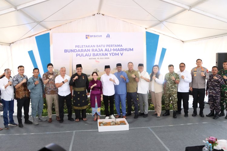 Kapolresta Barelang Hadiri Peletakan Batu Pertama Tugu Bundaran Raja Ali Marhum Pulau Bayan YDM V di Bundaran Hang Nadim Batam