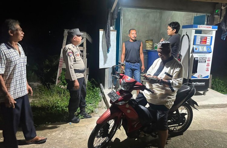 Patroli Malam Humanis, Polsek Singkep Barat Sampaikan Edukasi Kamtibmas kepada Warga