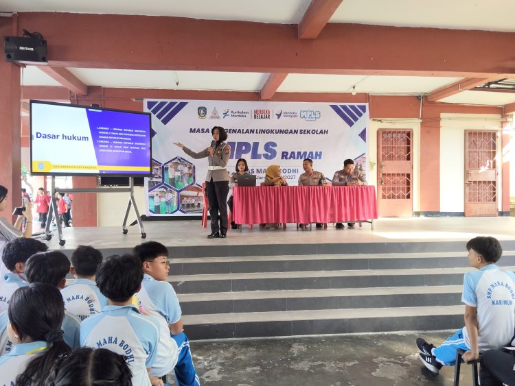 Satlantas Polres Karimun Edukasi Pelajar Lewat Police Goes To School di SMA Maha Bodhi