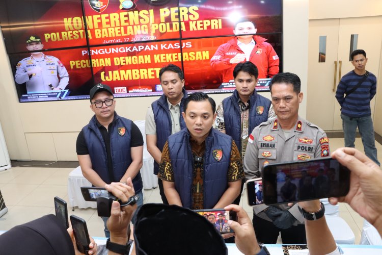 Satreskrim Polresta Barelang Ungkap Kasus Pencurian Dengan Kekerasan Jambret di Wilayah Kota Batam, Tiga Tersangka Diamankan