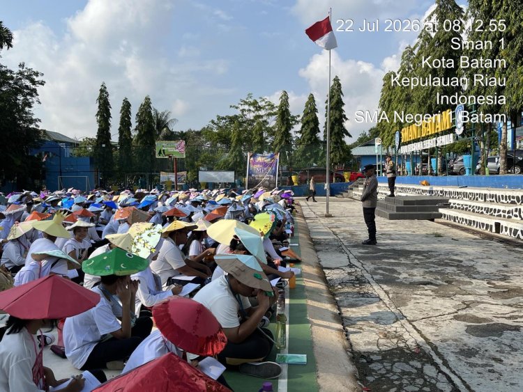 Polsek Sekupang Perkuat Karakter Pelajar melalui Edukasi Kamtibmas pada Kegiatan MPLS SMAN 1 Batam
