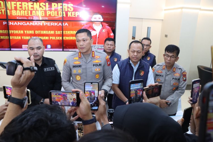 Kapolresta Barelang Pimpin Konferensi Pers Penanganan Kasus Pengeroyokan dan Penganiayaan yang Viral di Media Sosial