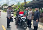 Bersinergi Semarakkan HUT RI, Polri-TNI dan Pemkab Lingga Bagikan Bendera