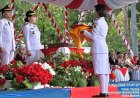 Polresta Barelang Hadiri Penurunan Bendera Merah Putih dalam Rangka HUT Ke-81 Kemerdekaan RI