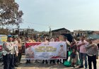 Polsek Batu Ampar Salurkan 50 Paket Sembako untuk Korban Kebakaran Pantai Stress