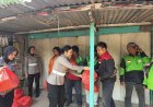 Polwan Polresta Barelang Berbagi Sembako dengan Driver Ojol di Tembesi