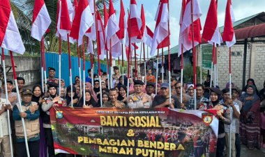 Sambut HUT ke-81 Kemerdekaan RI, Ditsamapta Polda Kepri Gelar Bakti Sosial dan Bagikan 100 Bendera Merah Putih