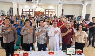 Kapolsek Bengkong Sosialisasikan Ketentuan Izin Keramaian kepada Ketua KBG Paroki Santo Damian untuk Menjaga Ketertiban Masyarakat