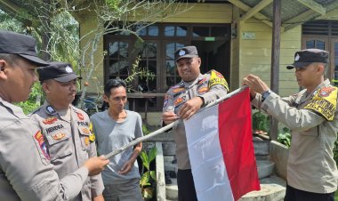 Polsek Daik Lingga Hadirkan Semangat Kemerdekaan Melalui Pembagian Bendera kepada Masyarakat