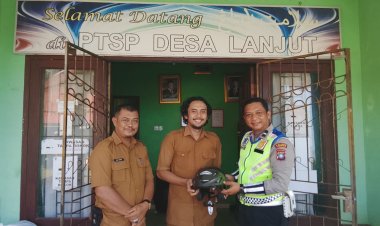 Budayakan Tertib Berlalu Lintas, Satlantas Polres Lingga Bagikan Helm kepada Staf Desa Lanjut