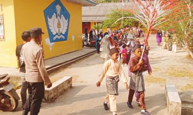 Polsek Daik Lingga Amankan Pawai HUT RI ke-81 di Desa Kudung