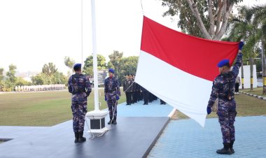 Polda Kepri Gelar Upacara HUT ke-81 Kemerdekaan RI, Wakapolda Pimpin Pengibaran Sang Merah Putih